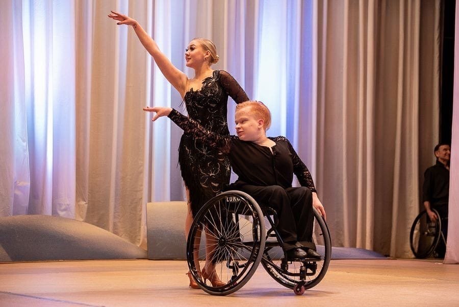 Живи, танцуя: в Удмуртии впервые прошёл фестиваль-конкурс по танцам на колясках 