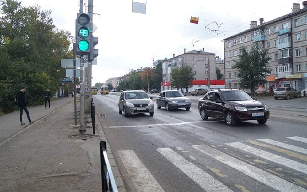 Светофор ул гагарина 17г фото Новый светофор включили на улице Гагарина в Ижевске: Яндекс.Новости