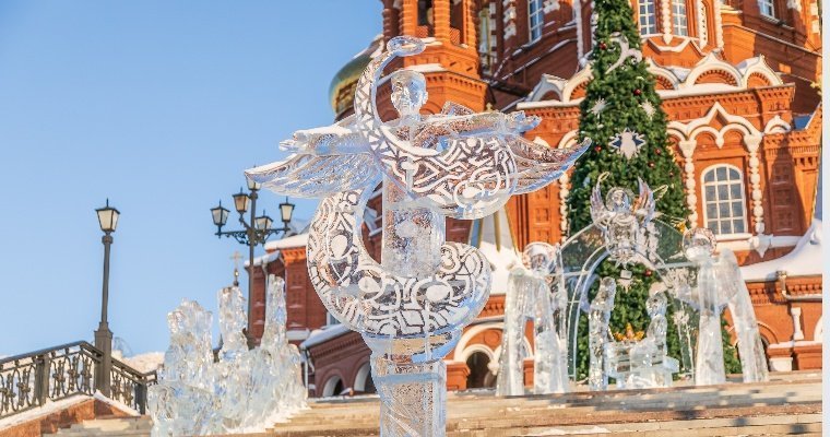 В Ижевске снесли почти все ледяные фигуры, построенные на фестивалях