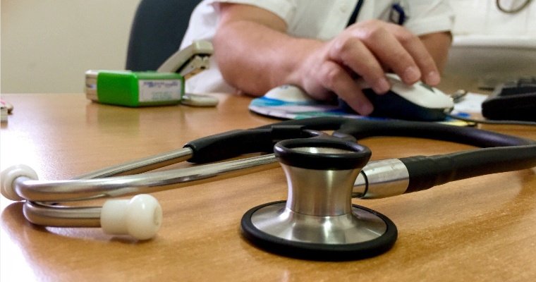 В поликлиниках под наблюдением остаются более 3 тысяч жителей Удмуртии с коронавирусом