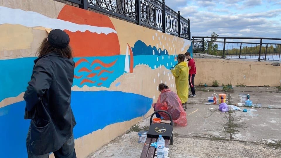 

Художники раскрасили стены зданий Сарапула

