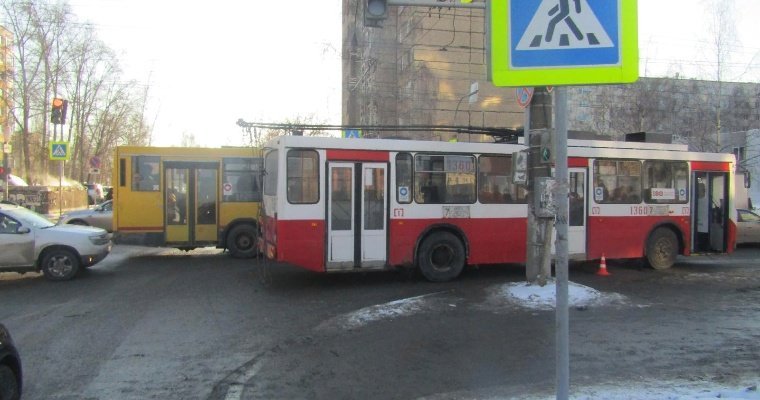 В Ижевске под колёсами троллейбуса погибла пенсионерка 