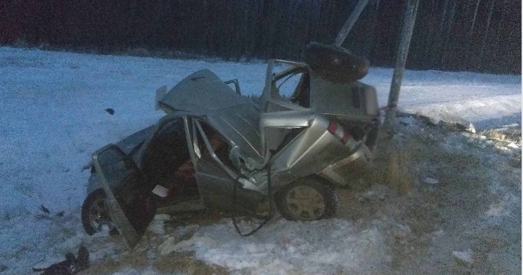 Водитель «УАЗа» въехал в дорожный знак на трассе в Удмуртии: 2 человека погибли