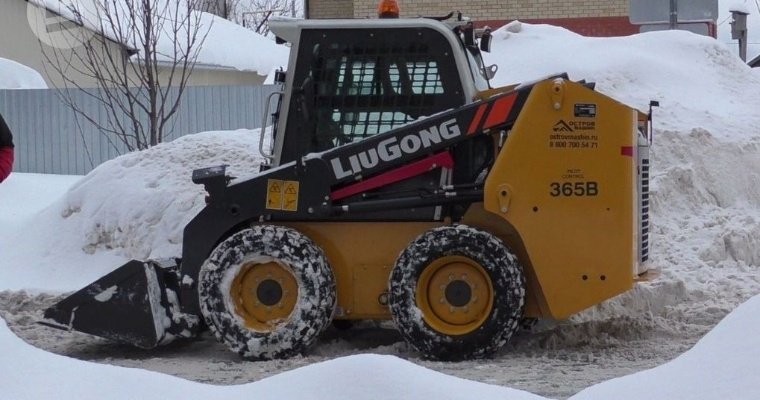 Тысячу кубометров снега вывозят ежедневно из частного сектора Ленинского района Ижевска