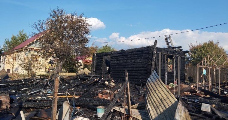 Постройки на трех участках сгорели в СНТ «Пирогово» в Ижевске