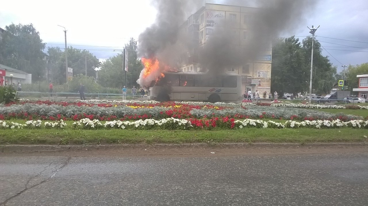 Погода в сарапуле на неделю. Погода Сарапул. Пожар в Сарапуле сейчас. Сгорел автобус Ижевск.