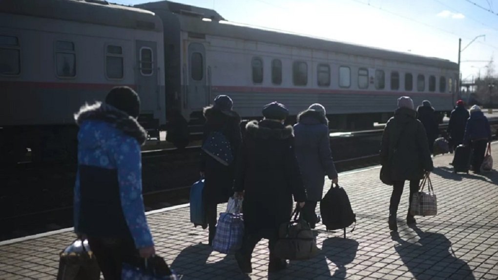 RT попросил россиян принять у себя беженцев из республик Донбасса 