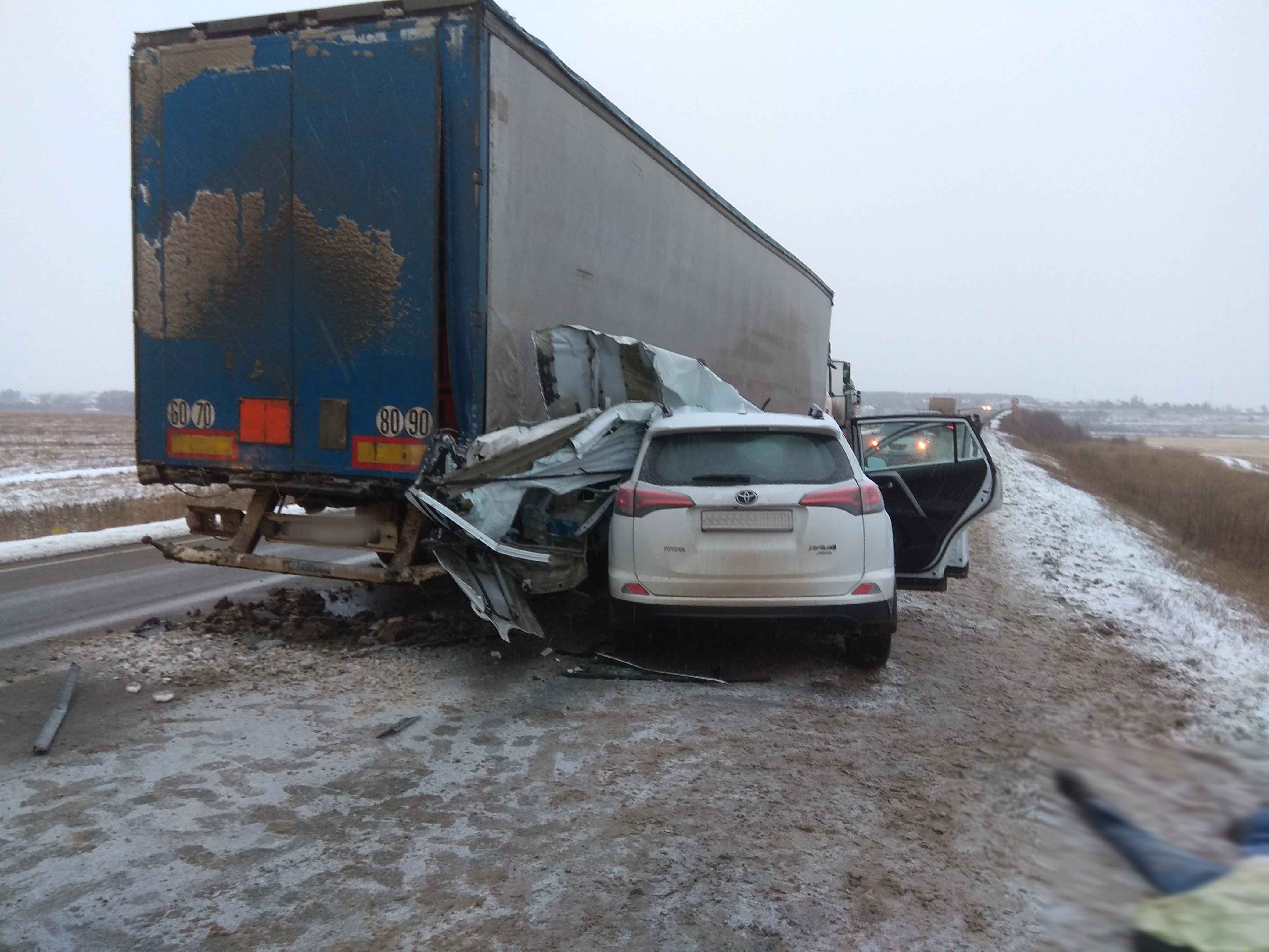 В Удмуртии иномарка врезалась в стоящий на дороге «КамАЗ»: 1 человек погиб  // ИА Сусанин - проверенные новости Ижевска и Удмуртии, факты и описания  событий.