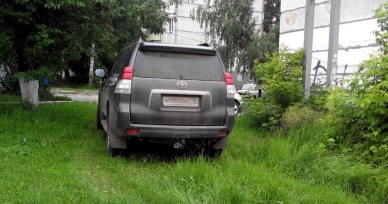 В Ижевске продлили мораторий на штрафы за парковку на газоне