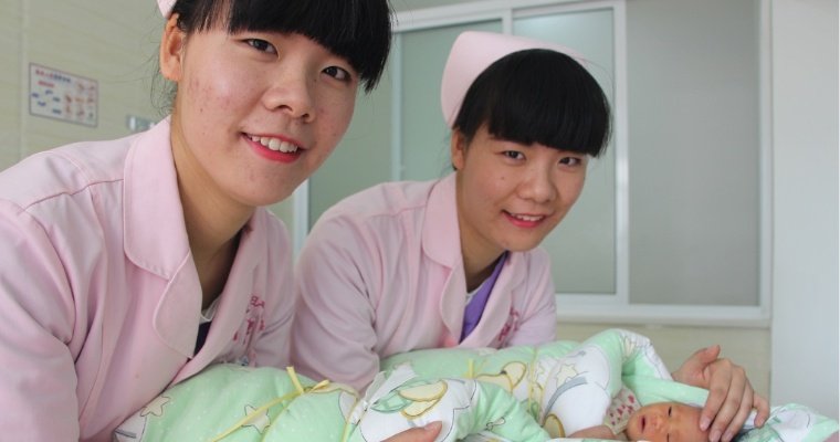 Сестры-близнецы нашли друг друга в Китае через 30 лет после разлуки 