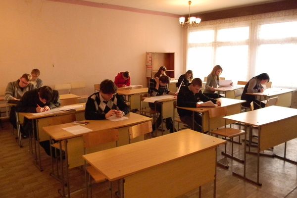 Уголовное дело возбудили на толкнувшего школьника учителя из Кировской области