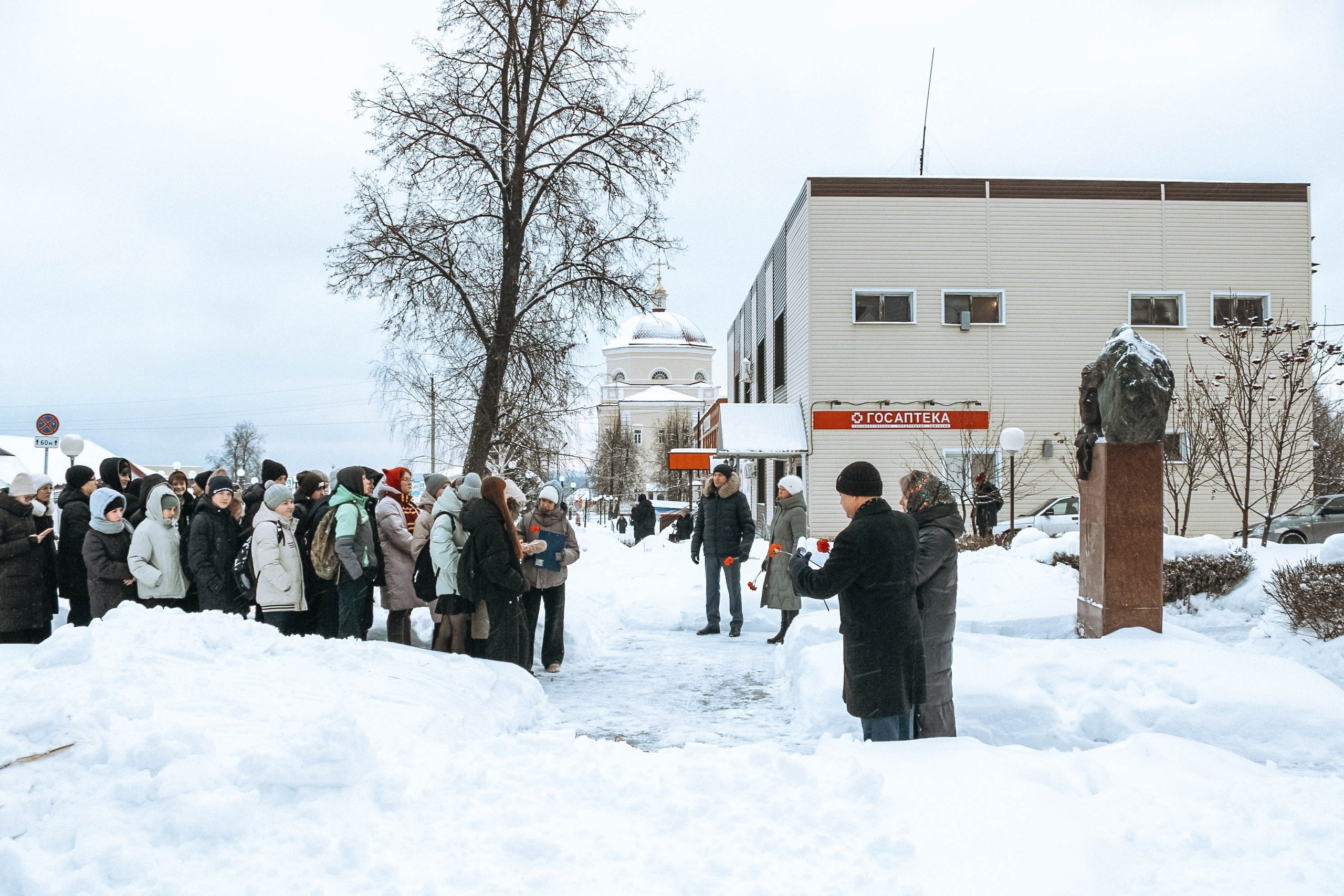 Жители Вавожа вышли на митинг в честь дня рождения писателя Кузебая Герда 