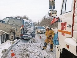 На трассе в Удмуртии иномарка вылетела на дорожное ограждение