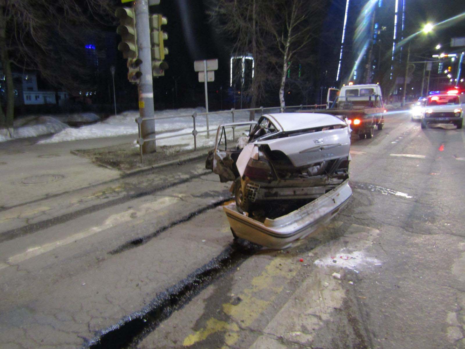 Устроивший ночную аварию с участием 4 машин житель Ижевска был на угнанном  авто // ИА Сусанин - проверенные новости Ижевска и Удмуртии, факты и  описания событий.