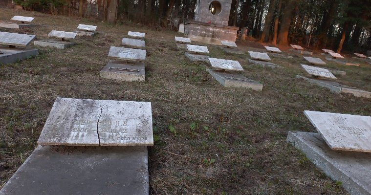 Власти Ижевска исправят разрушения на воинском мемориала на Северном кладбище