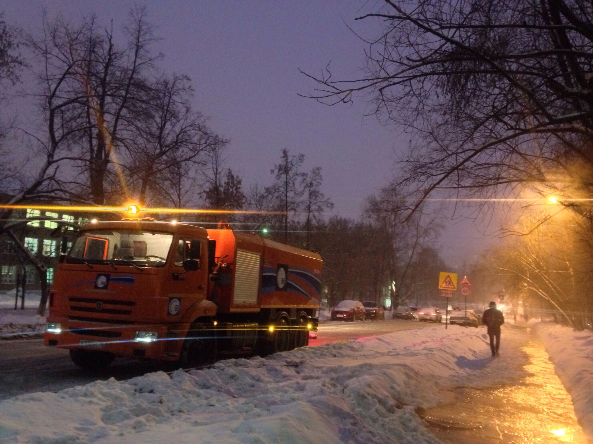 В Ижевске затопило улицу Коммунаров