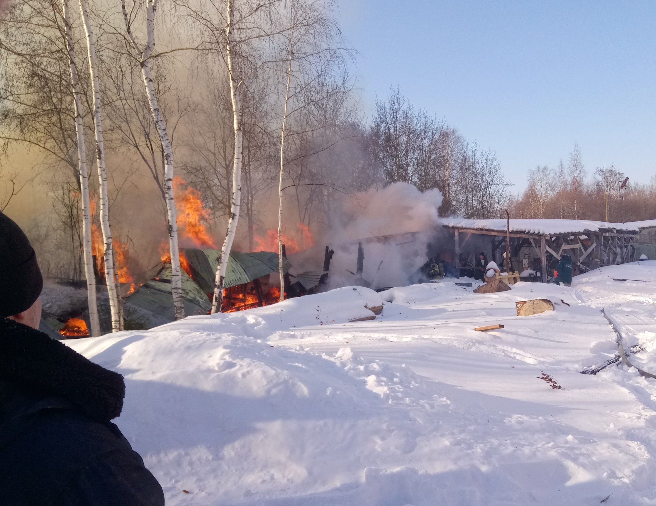 Под ижевском. Пожар в Завьяловском районе Ижевск. Пожар в Хохряках. Ижевск пожар в деревне. Пожар на родниковой.