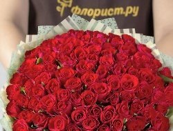 Цвет любви: флористы рассказали, как выбрать букет в красных оттенках