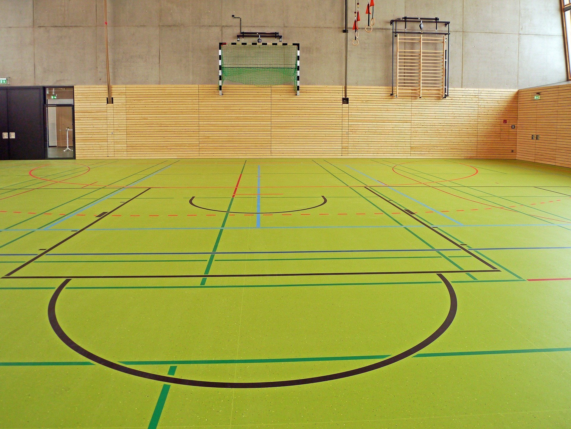 

В 12 сельских школах Удмуртии отремонтировали спортивные залы

