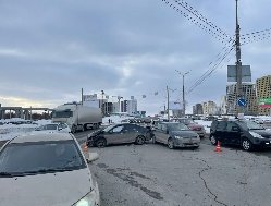 Итоги дня: массовое ДТП на улице 10 лет Октября в Ижевске и возвращение тепла в Удмуртию