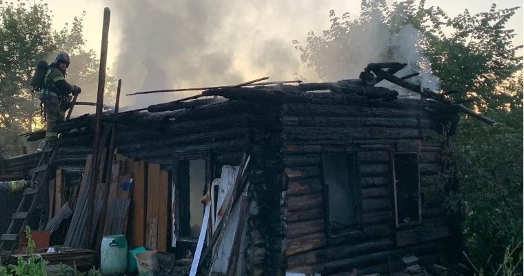 Пожар в Сарапуле унес жизни двух человек