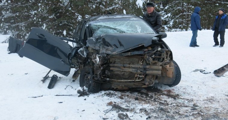 Два человека пострадали в аварии с двумя иномарками на трассе в Удмуртии