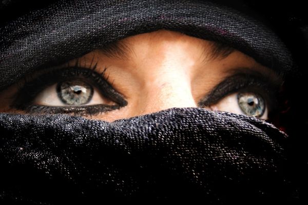 Парикмахеру из Норвегии грозит полгода тюрьмы из-за отказа стричь женщину в хиджабе