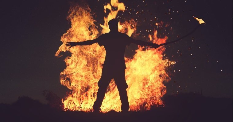 На жителе Ижевска при проведении огневых работ загорелась одежда
