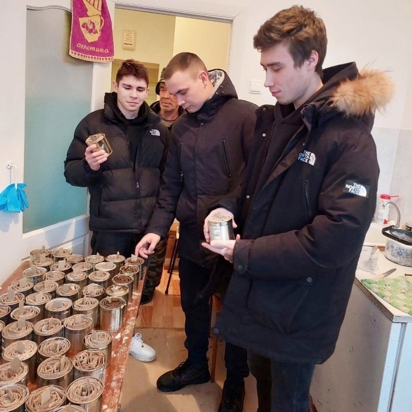 Глазовские волонтеры изготовили 750 окопных свечей для участников спецоперации