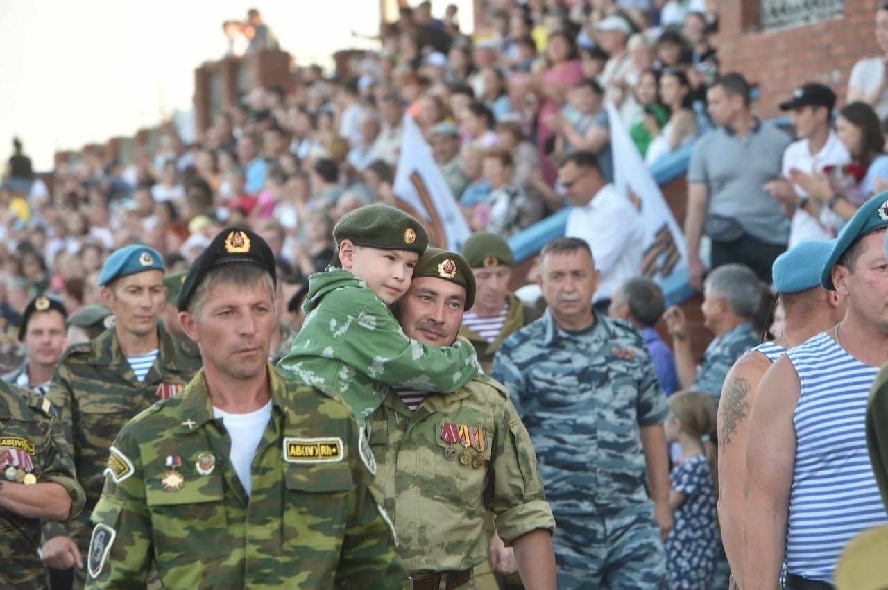 Слет ветеранов локальных войн в Балезино и очередное уплотнение Москвы: новости к этому часу