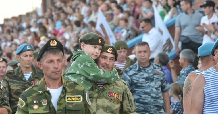 Слет ветеранов локальных войн в Балезино и очередное уплотнение Москвы: новости к этому часу