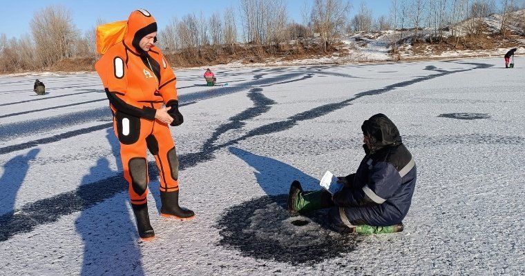 Спасатели начали патрулировать покрывающиеся льдом водоёмы Удмуртии