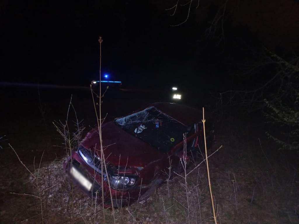 Под Сарапулом после опрокидывания автомобиля погиб 26-летний водитель
