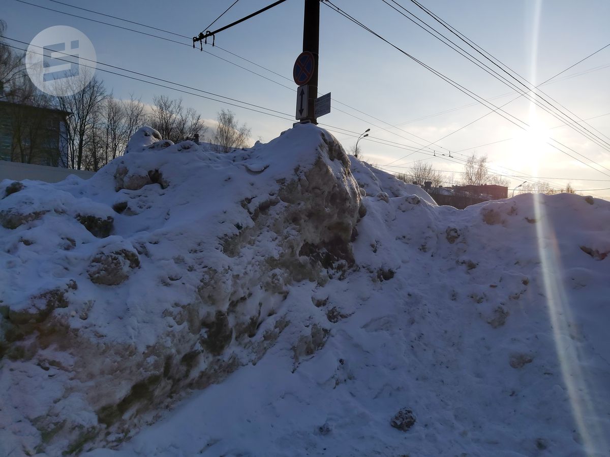 В Уве участились случаи повреждения «машин-подснежников» при расчистке улиц от снега