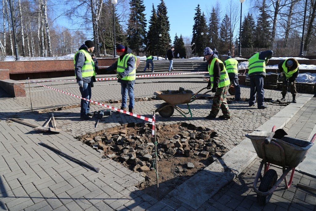 Сквер Победы начали ремонтировать в Ижевске 