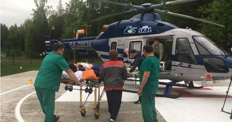 Упавшего с высоты пациента вертолетом отправили из Ижевска в Нижний Новгород