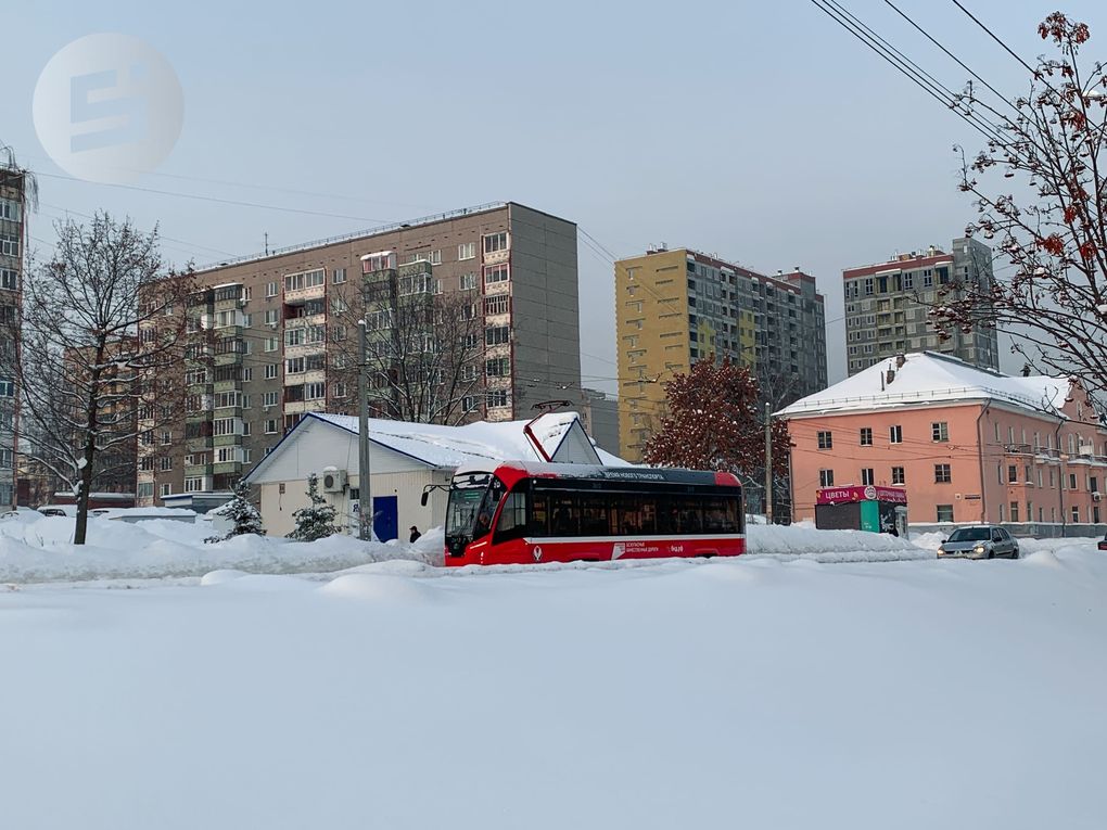 Из-за снегопада в Ижевске электротранспорт отстаёт от расписания почти на 50 минут