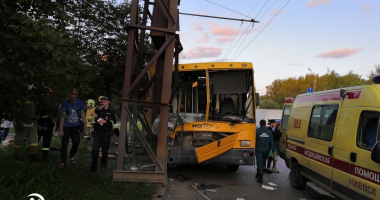 В полиции назвали предварительную причину аварии с автобусом в Ижевске