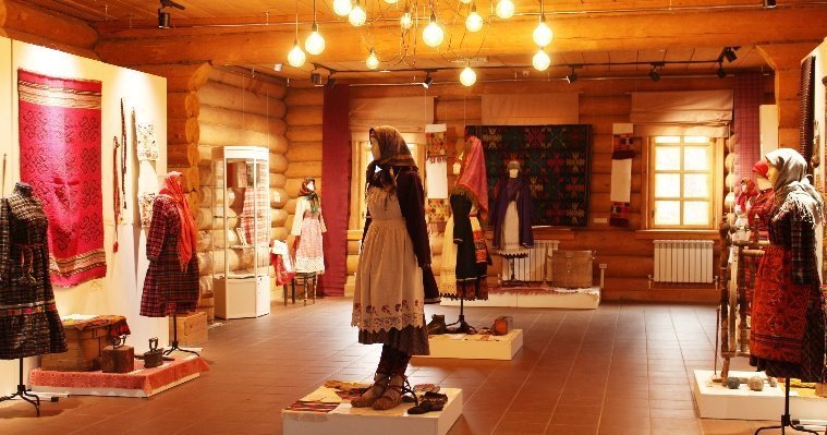 В музее «Лудорвай» открылась выставка традиционных костюмов южных удмуртов