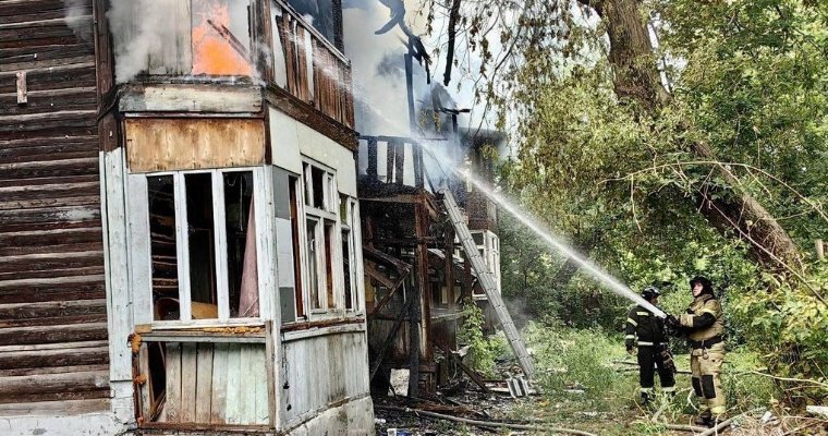 Супруги-врачи спасли мужчину из пожара на улице Советской в Ижевске