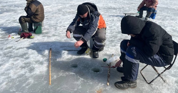 Из-за пористой структуры льда жителям рекомендуют не выходить на пруд Ижевска