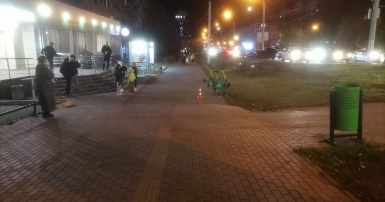На улице Пушкинской в Ижевске подросток на электросамокате сбил ребенка