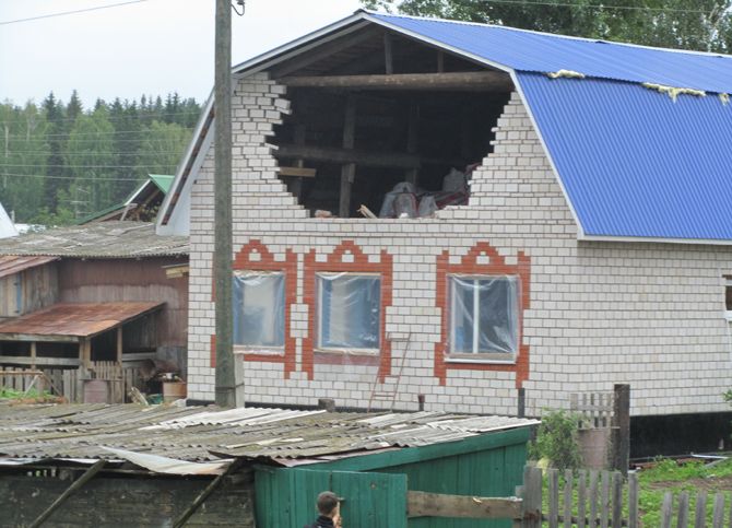 Еще 308 пострадавших от взрывов домов обнаружили в Малопургинском районе