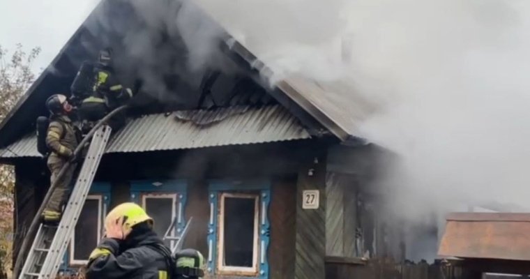 В Ижевске на улице Саранской сгорел частный дом