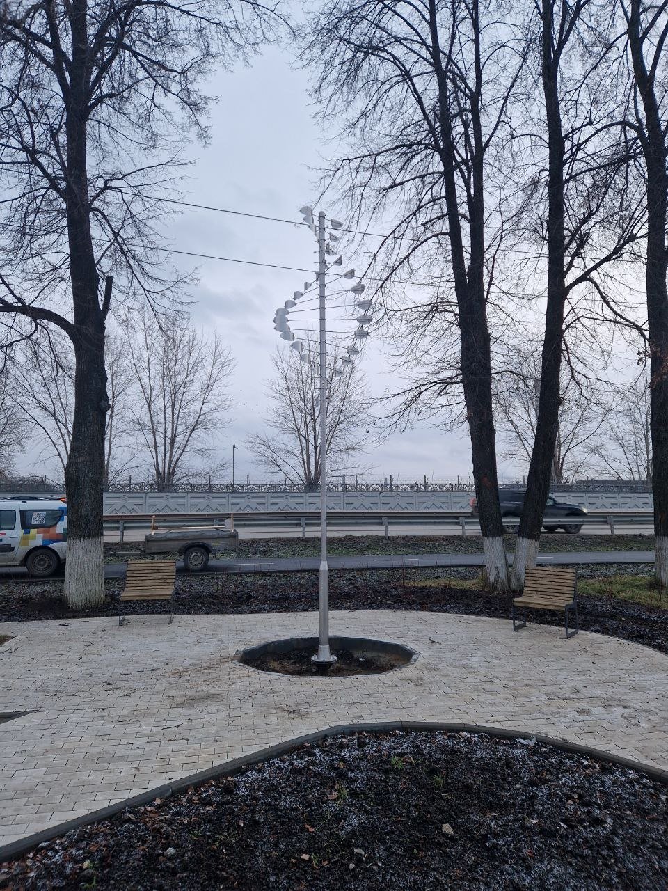 Набережную Воткинска украсила кинетическая скульптура