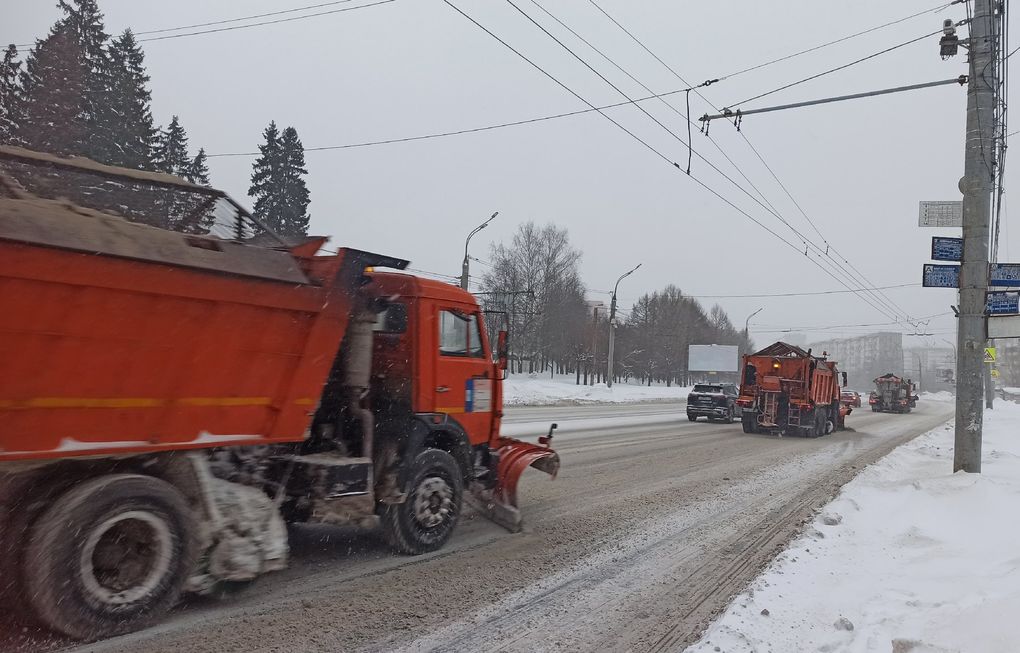 За минувшую ночь из Ижевска вывезли более 17 тысяч кубометров снега