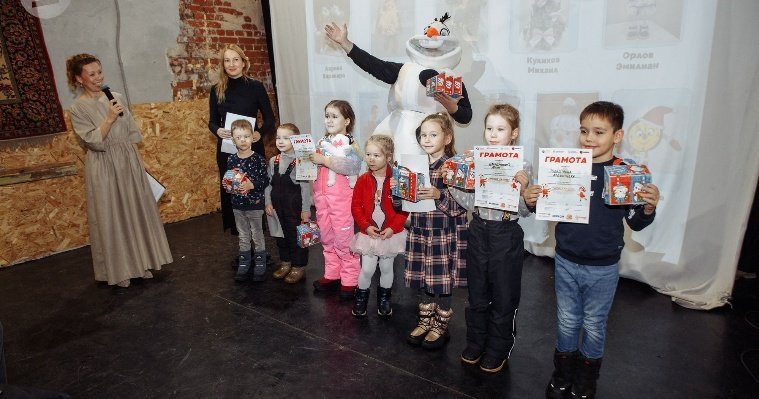 В Ижевске наградили финалистов детского конкурса творческих работ «Чудеса на ёлке» 