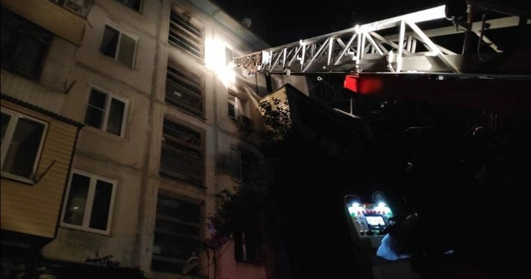 Пять человек погибли на пожаре в панельной пятиэтажке в Махачкале