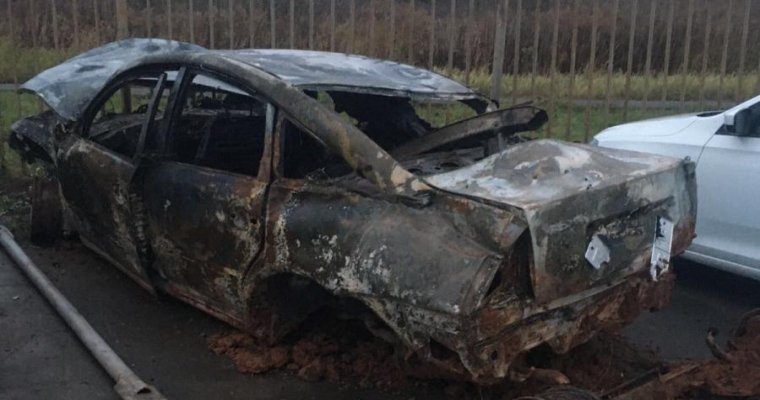 Перевернувшийся автомобиль загорелся на объездной Ижевска