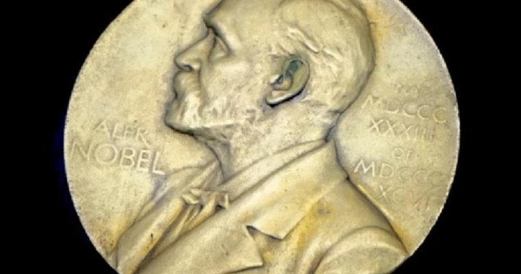 Нобелевский лауреат по литературе написал название своей премии с ошибкой